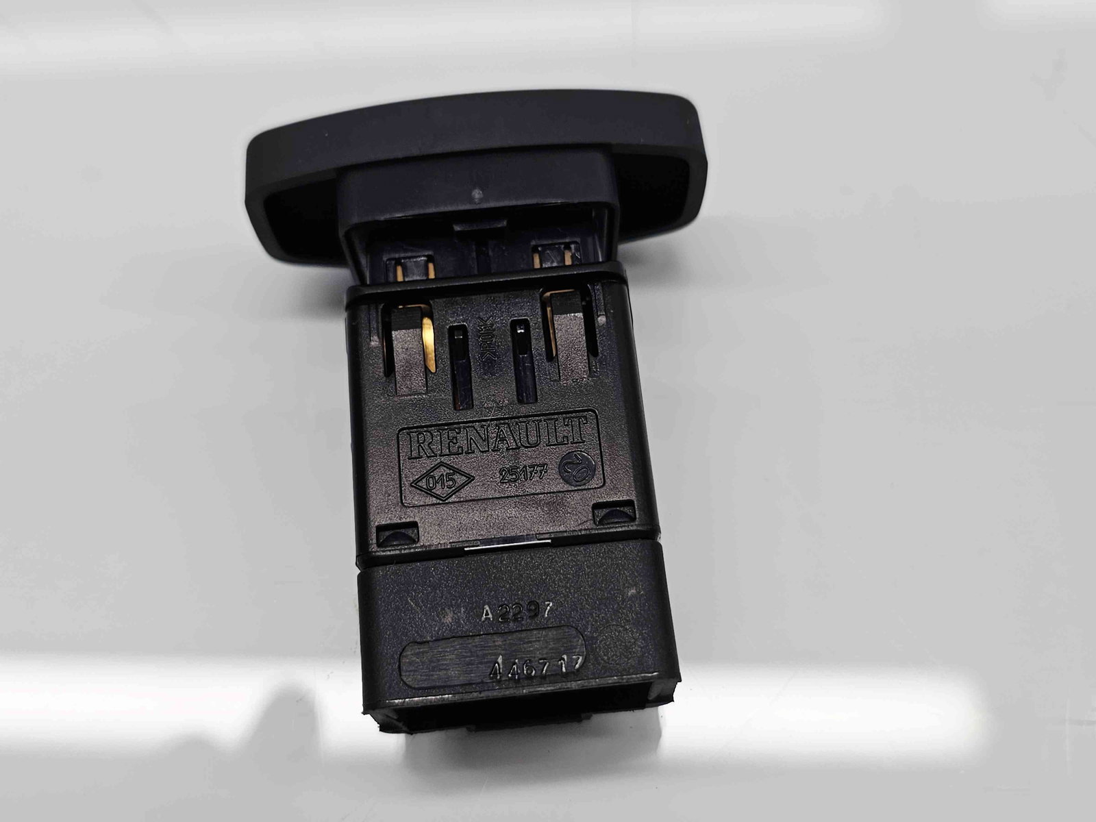 Buton avarii Dacia Duster [Fabr 2010-2017] OEM - imagine 1