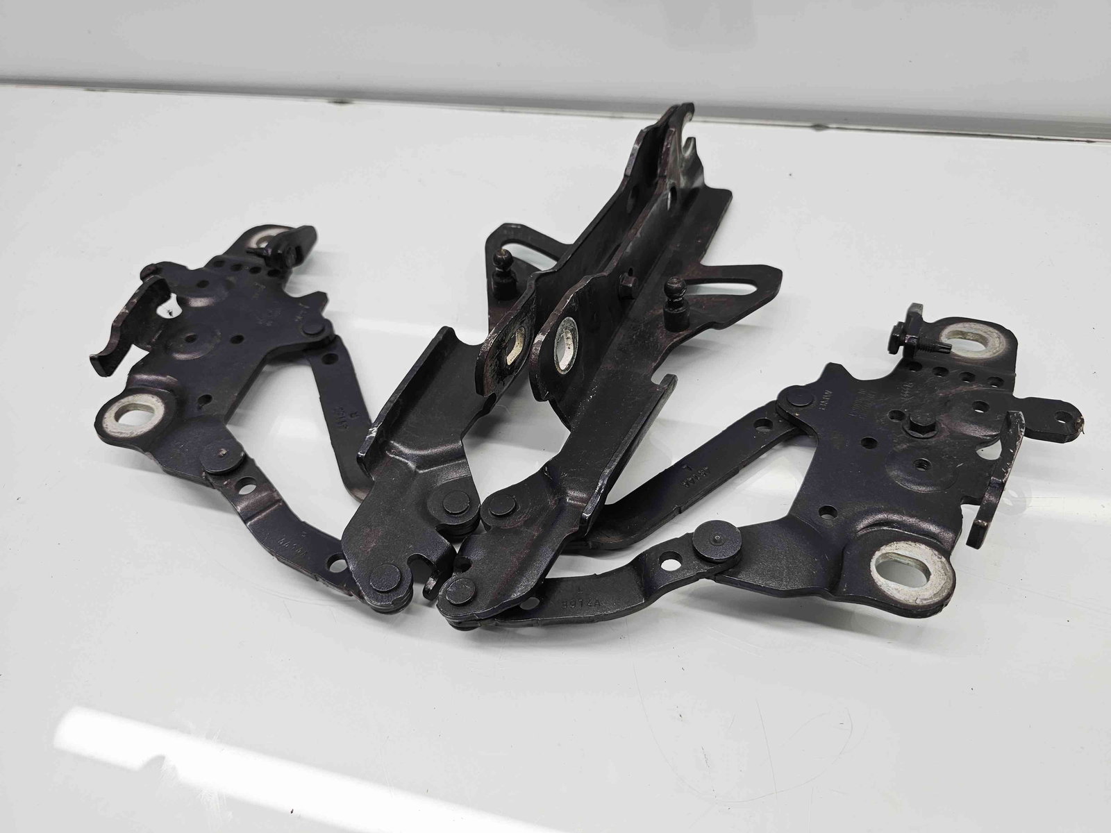 Set balamale capota Bmw 3 (F30) [Fabr 2012-2017] - imagine 1