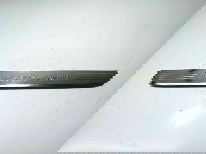 Ornament prag dreapta fata A2056804209 Mercedes E220 W213 2.0 2016-2021