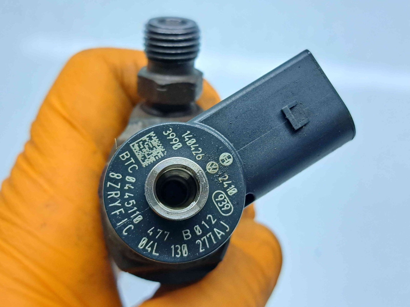 Injector Seat Leon (5F1) [Fabr 2012-2018] 04L130277AJ 1.6 TDI CLHA 77KW / 105CP - imagine 1