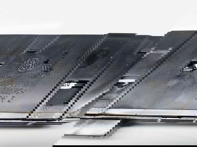  Buton avarii Volkswagen Passat B8 (3G2) [Fabr 2015-prezent] 3G2853769A