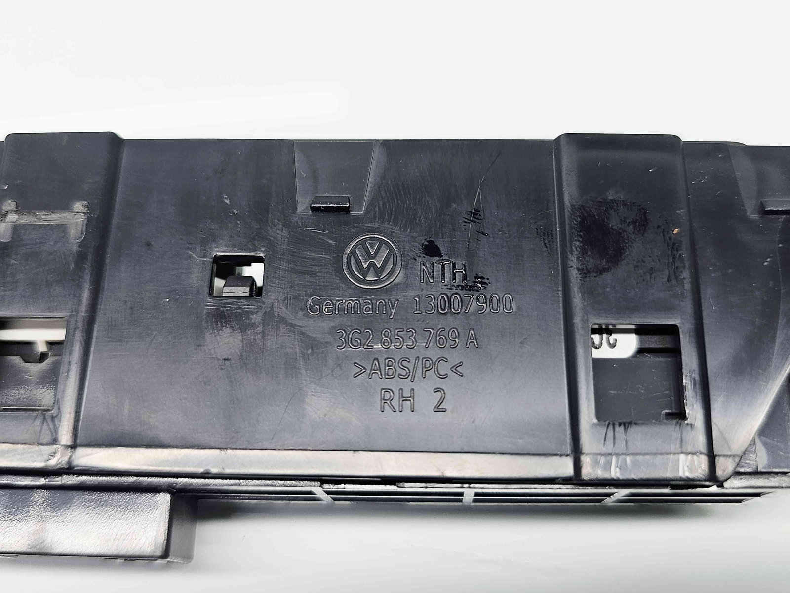 Buton avarii Volkswagen Passat B8 (3G2) [Fabr 2015-prezent] 3G2853769A - imagine 3