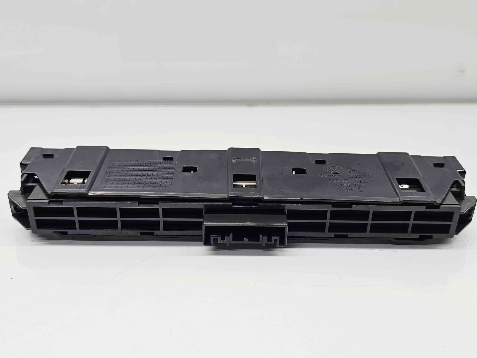 Buton avarii Volkswagen Passat B8 (3G2) [Fabr 2015-prezent] 3G2853769A - imagine 4
