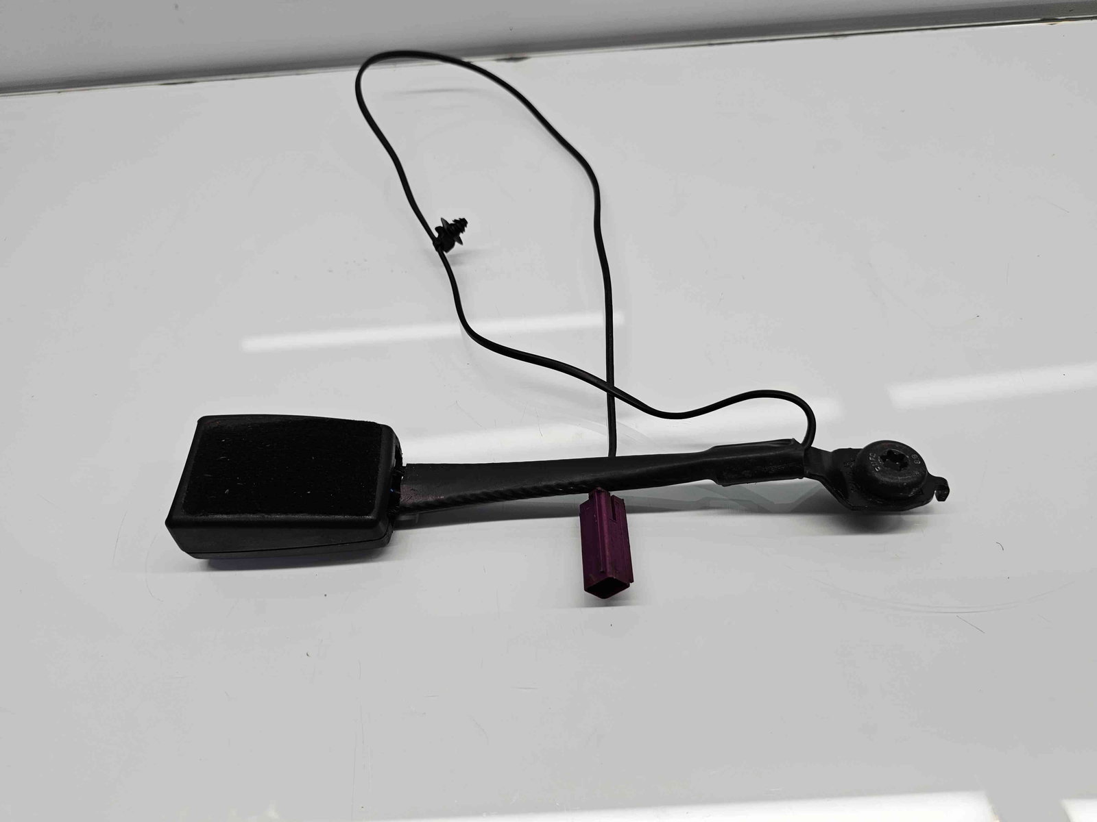 Capsa centura dreapta fata Ford Focus 3 Turnier [Fabr 2010-2018] BM5161209ABW - imagine 1