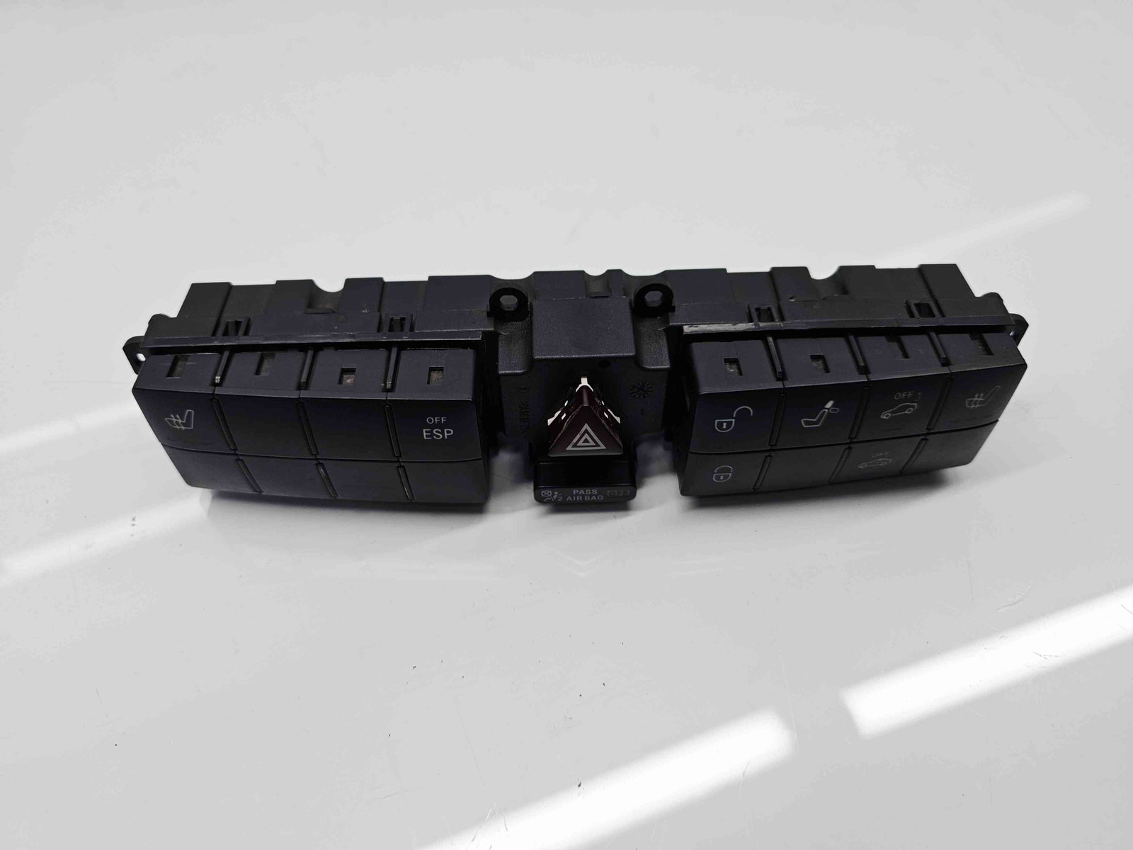 Buton avarii Mercedes Clasa C (W203) [Fabr 2000-2007] 2038706710