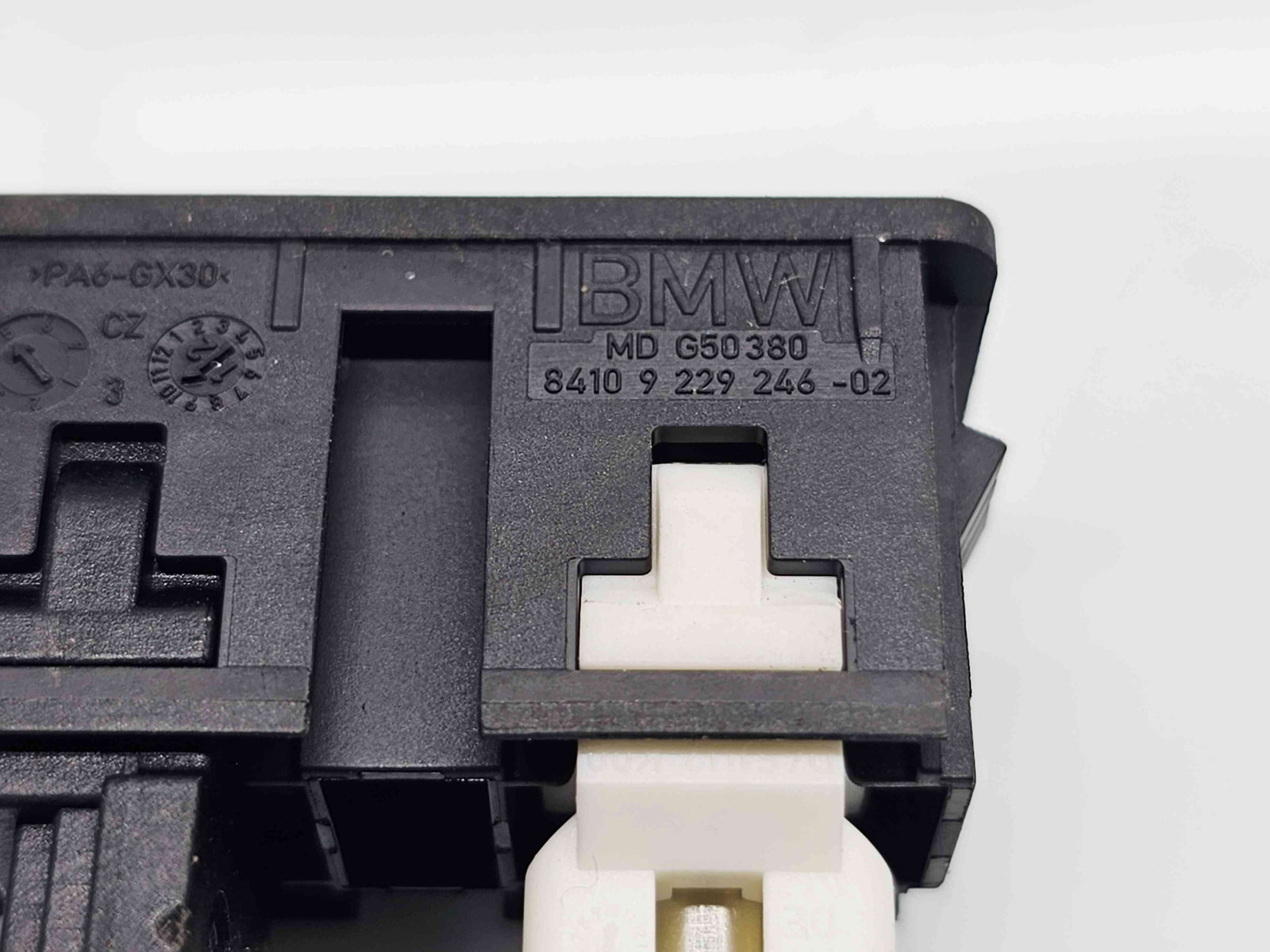 Conector auxiliar USB Bmw 3 (F30) [Fabr 2012-2017] 9229246 - imagine 2