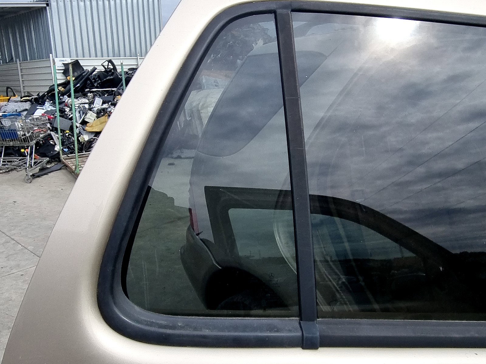 Geam fix usa dreapta spate Mercedes Clasa ML (W163) [Fabr 1998-2005] 2.7 CDI 612963 120KW / 163CP