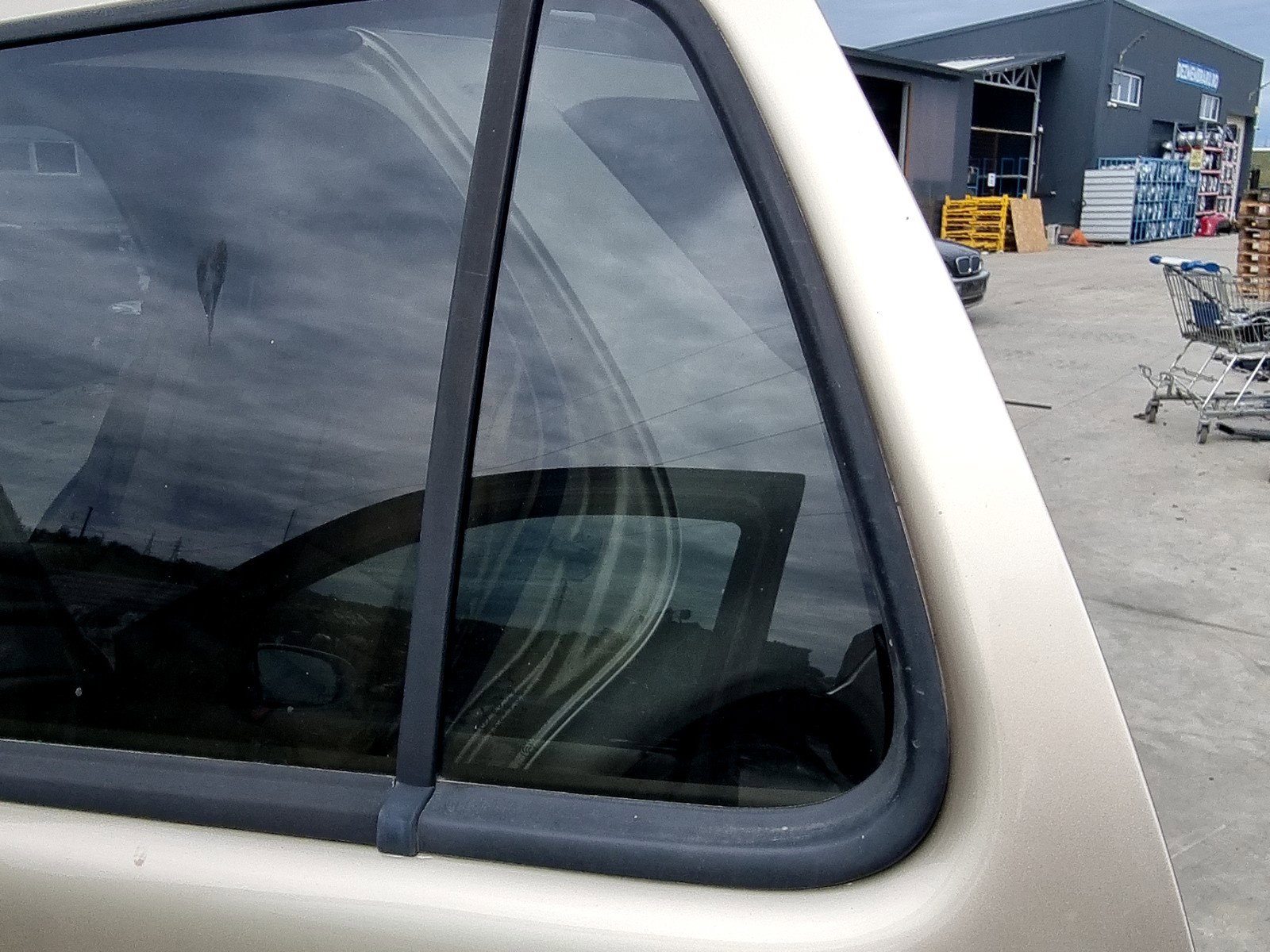 Geam fix usa stanga spate Mercedes Clasa ML (W163) [Fabr 1998-2005] 2.7 CDI 612963 120KW / 163CP