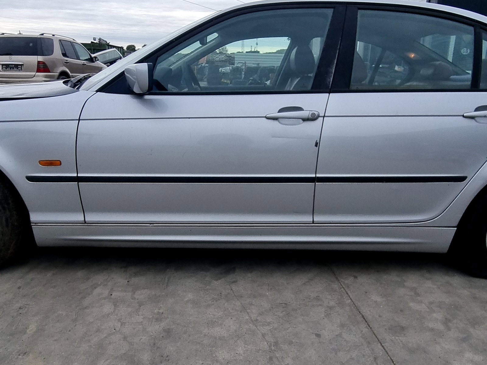 Prag lateral stanga Bmw 3 (E46) [Fabr 1998-2005] 1.9 M43B 87KW / 118CP - imagine 1