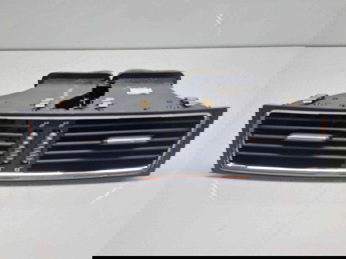  Grila aerisire centrala Skoda Superb II Combi (3T5) Facelift [Fabr 2009-2015] 3T0820951A