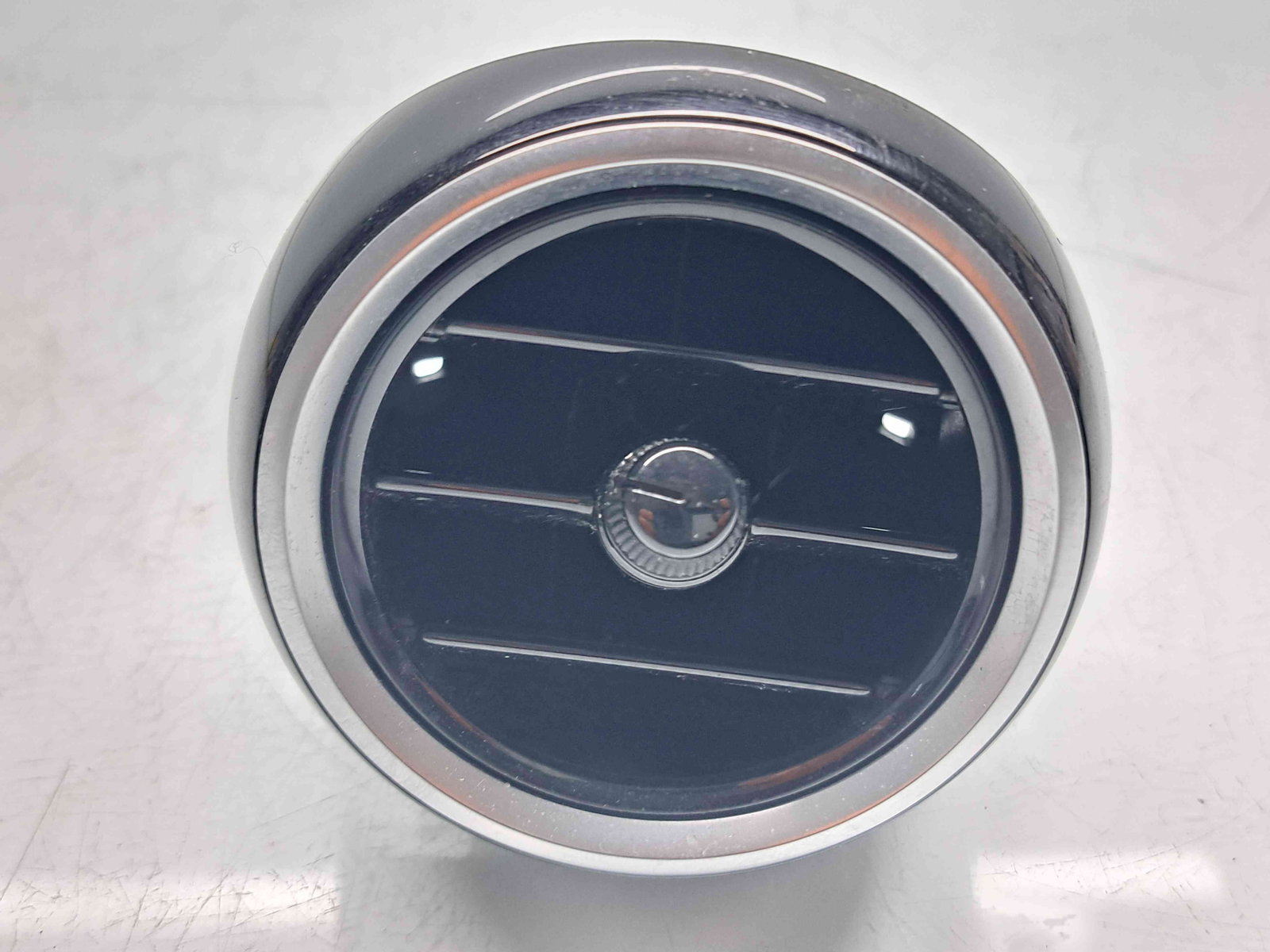 Grila aerisire dreapta Mercedes Clasa C Combi (W205) [Fabr 2015-prezent] A2058304004 - imagine 1