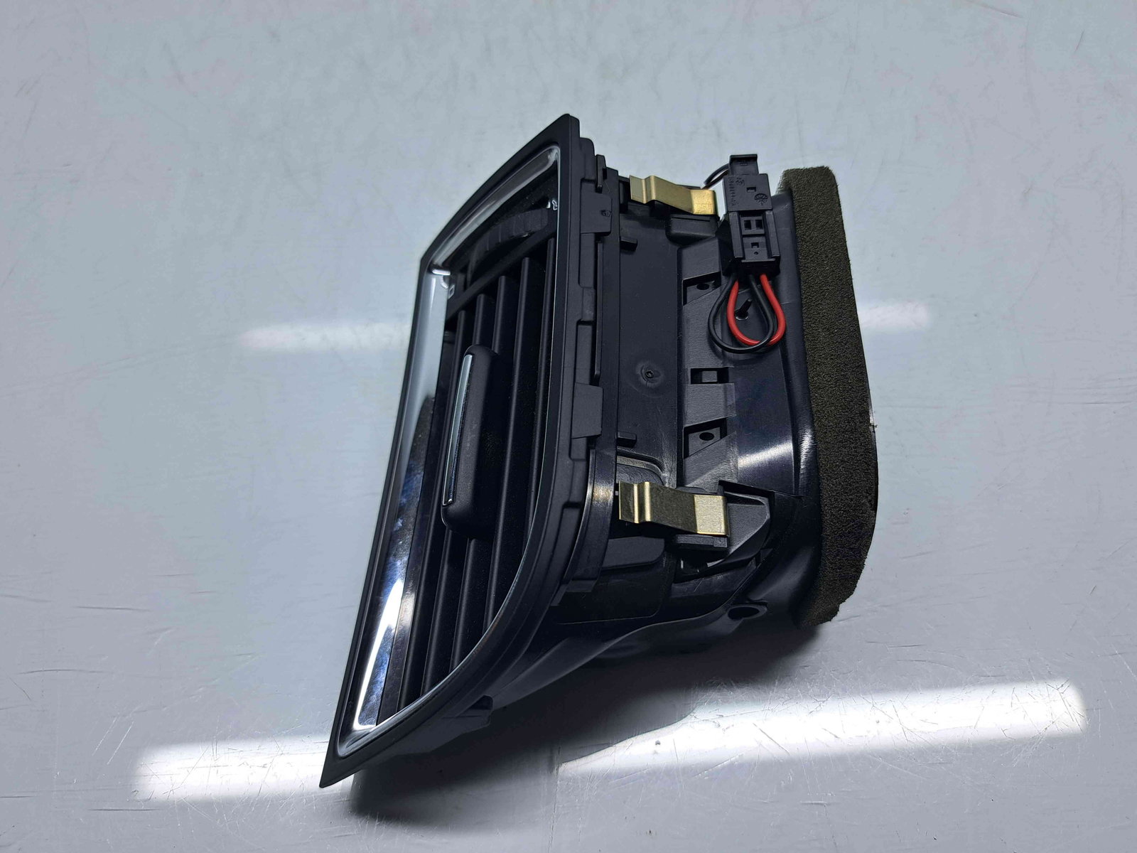 Grila aerisire dreapta Skoda Superb II Combi (3T5) Facelift [Fabr 2009-2015] 3T0819702 - imagine 2