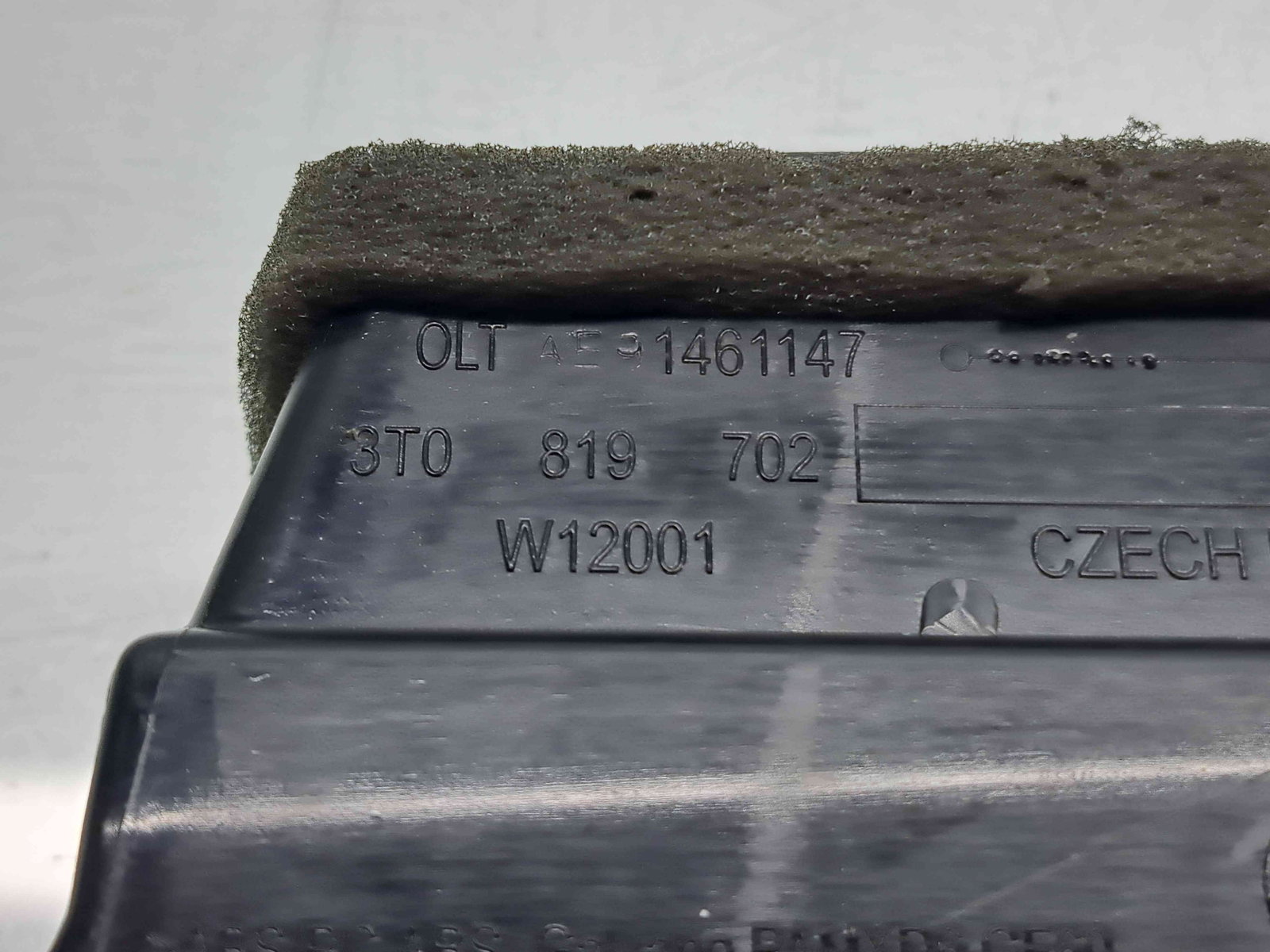 Grila aerisire dreapta Skoda Superb II Combi (3T5) Facelift [Fabr 2009-2015] 3T0819702 - imagine 4