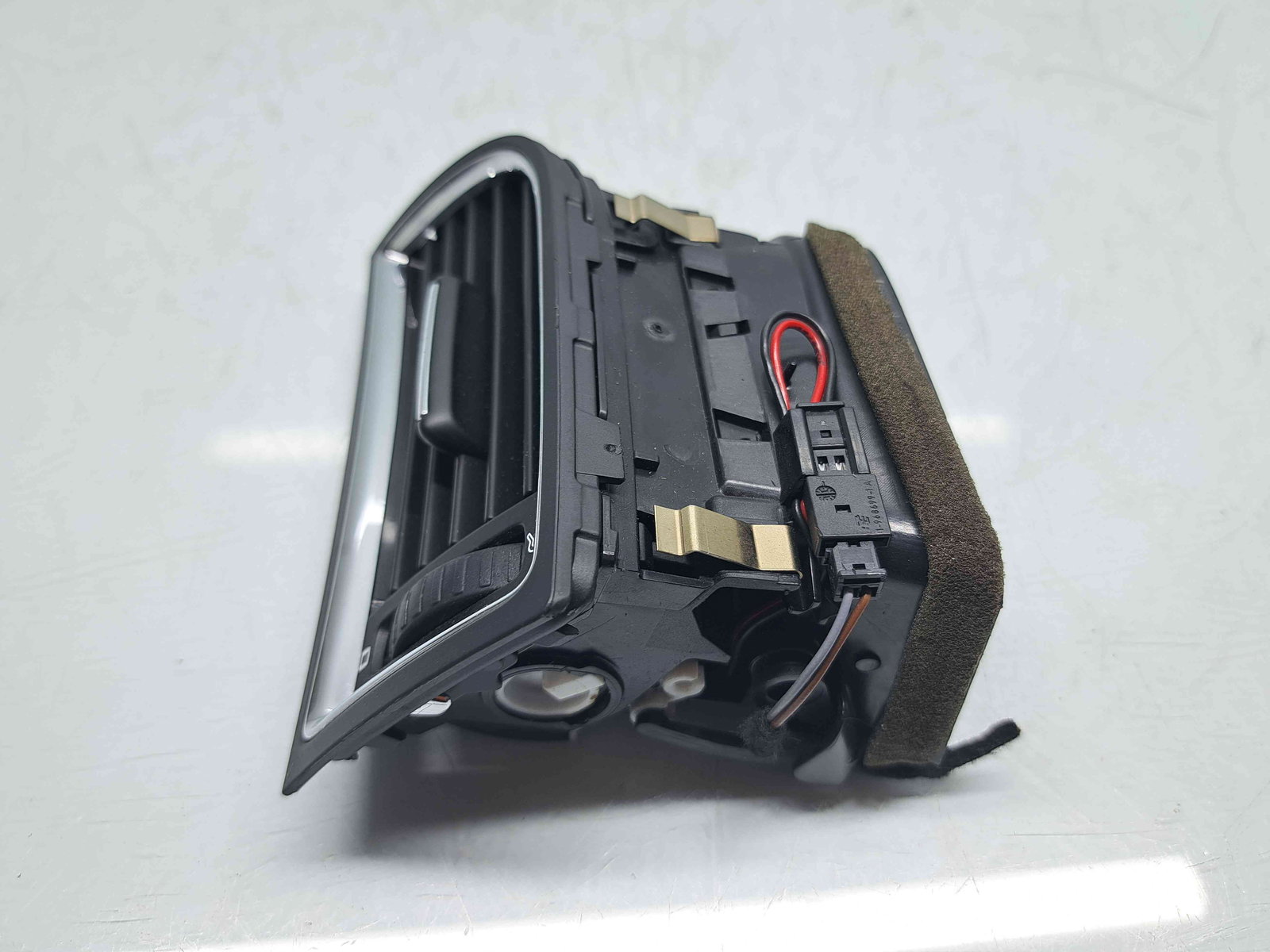 Grila aerisire stanga Skoda Superb II Combi (3T5) Facelift [Fabr 2009-2015] 3T0819701 - imagine 2