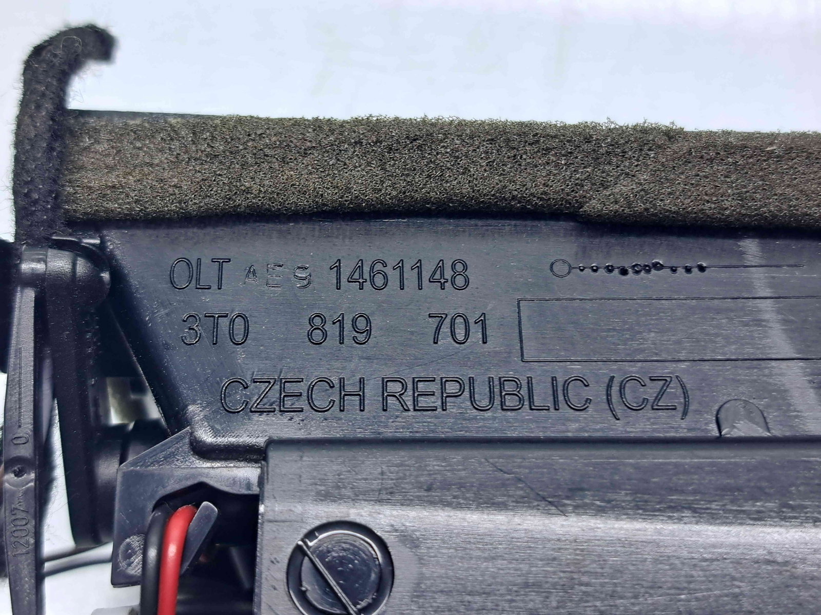 Grila aerisire stanga Skoda Superb II Combi (3T5) Facelift [Fabr 2009-2015] 3T0819701 - imagine 4