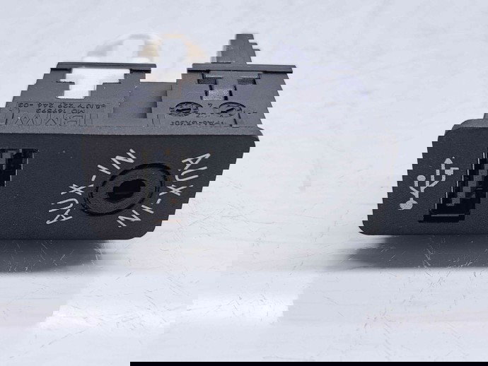  Conector auxiliar USB  Bmw X1 (F48,F49) [Fabr 2015-2022] 9229246-03