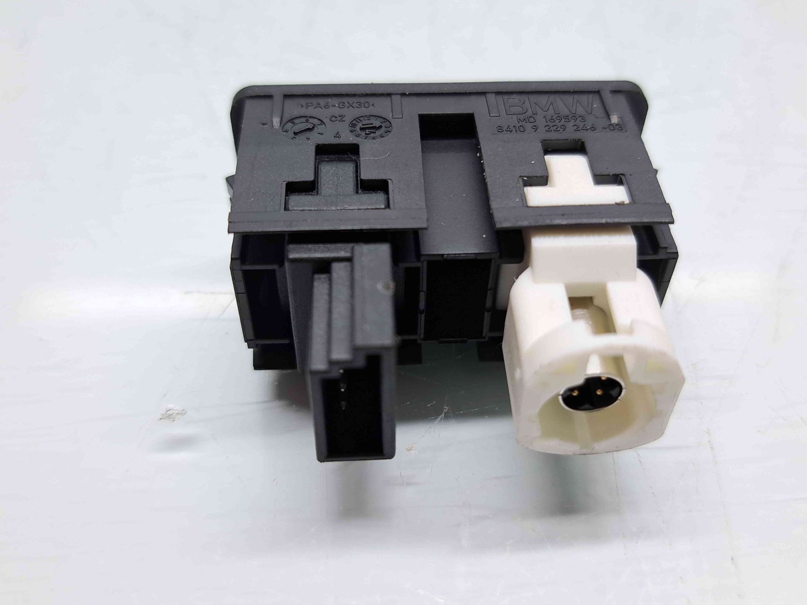 Conector auxiliar USB Bmw X1 (F48,F49) [Fabr 2015-2022] 9229246-03 - imagine 3