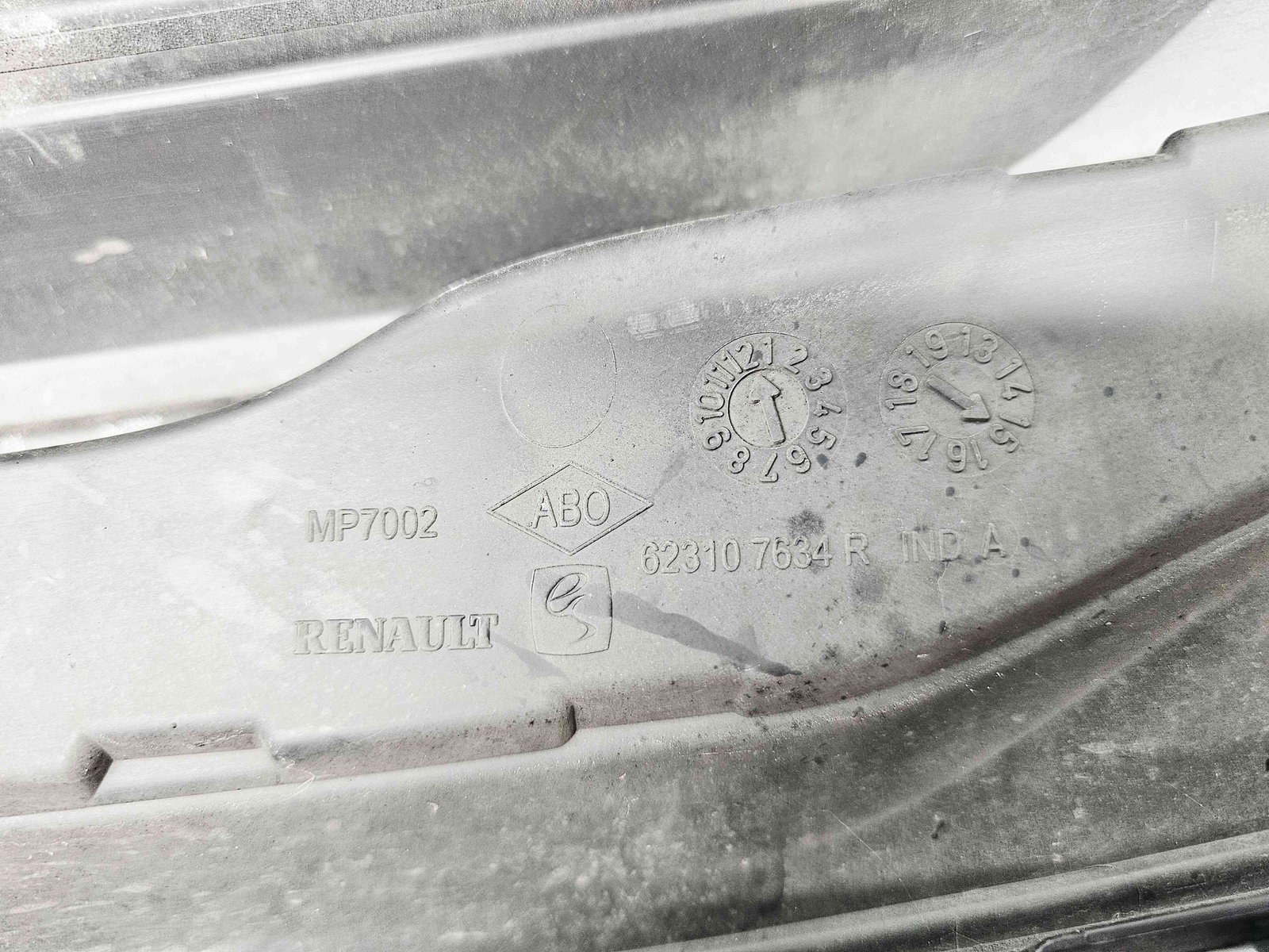 Grila bara fata Dacia Sandero 2 [Fabr 2012-prezent] - imagine 5