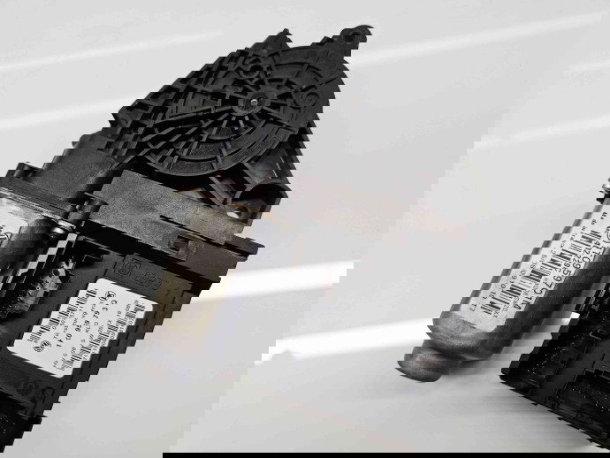 Motoras geam dreapta fata Volkswagen Touran (1T1, 1T2) [Fabr 2003-2010] Facelift