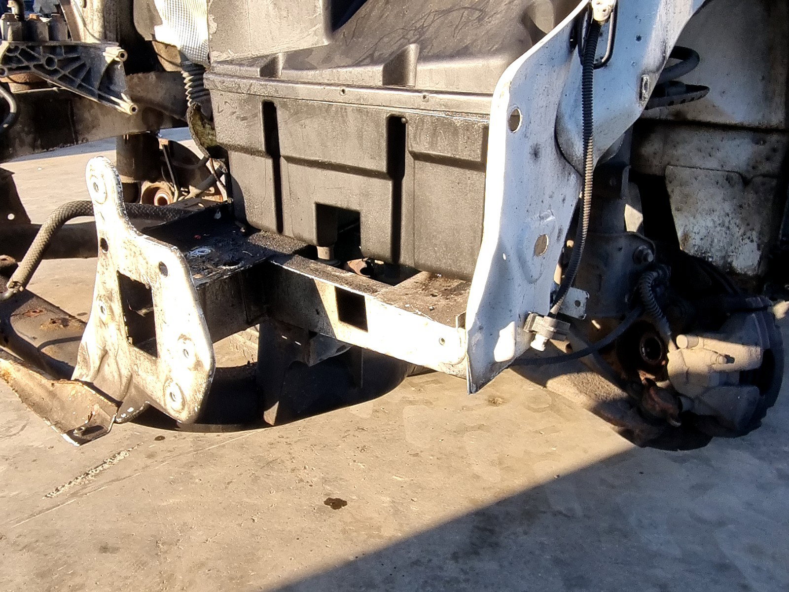 Lonjeron stanga Volkswagen Transporter 5 Facelift [Fabr 2004-2013] 2.0 TDI CAAC 103 KW / 140CP - imagine 3