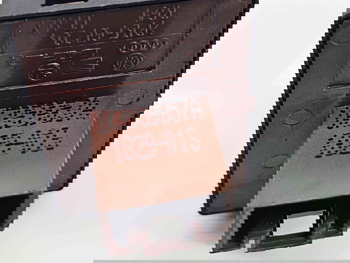  Butoane comanda geamuri sofer  Volkswagen Golf 6 (5K1) [Fabr 2009-2013] 1K3959857A