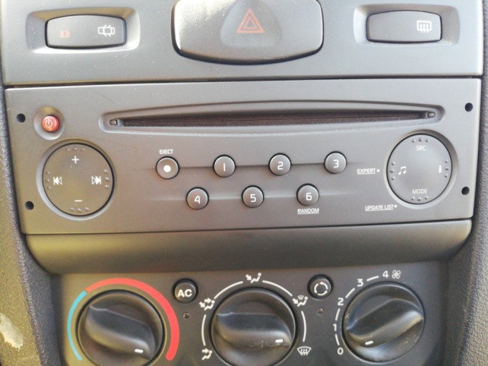 Cd player Renault Clio Symbol 1.5 DCI K9K OEM 2005-2012