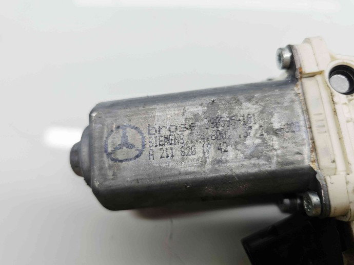 Motoras geam dreapta fata Mercedes Clasa C (W203) [Fabr 2000-2007]