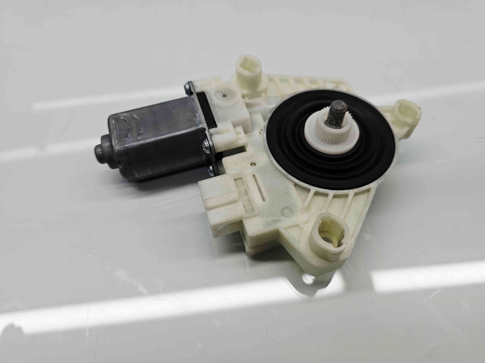 Motoras geam dreapta fata Mercedes Clasa C Combi (W205) [Fabr 2015-prezent] - imagine 1