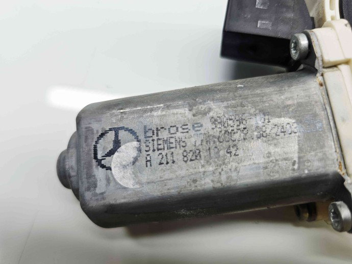 Motoras geam stanga fata Mercedes Clasa C (W203) [Fabr 2000-2007]
