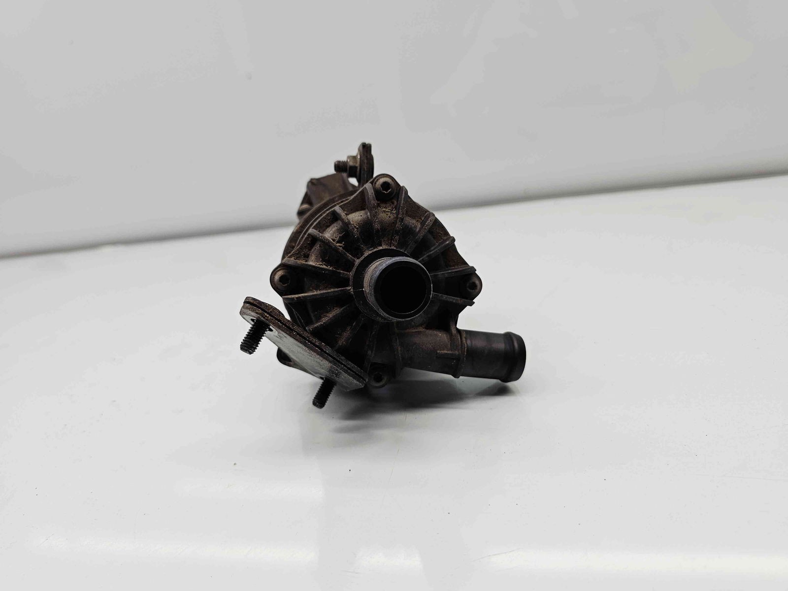 Pompa recirculare apa AUDI A6 (4G5, C7) [Fabr 2011-2017] 8K0965567B 4.0 TFSI CEUC 309KW / 420CP - imagine 2