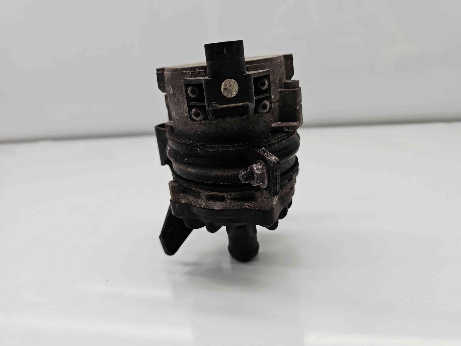 Pompa recirculare apa AUDI A6 (4G5, C7) [Fabr 2011-2017] 8K0965567B 4.0 TFSI CEUC 309KW / 420CP - imagine 3