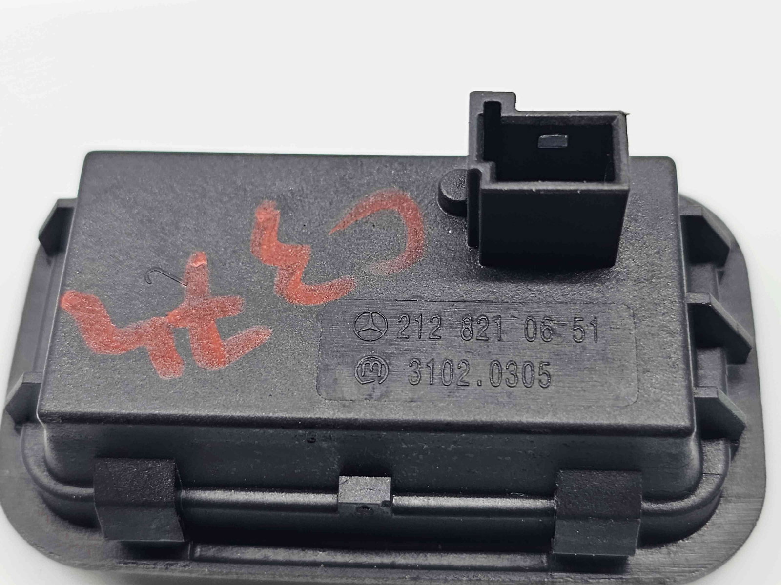 Buton deschidere portbagaj Mercedes Clasa C Combi (W205) [Fabr 2015-prezent] 2128210651 - imagine 3