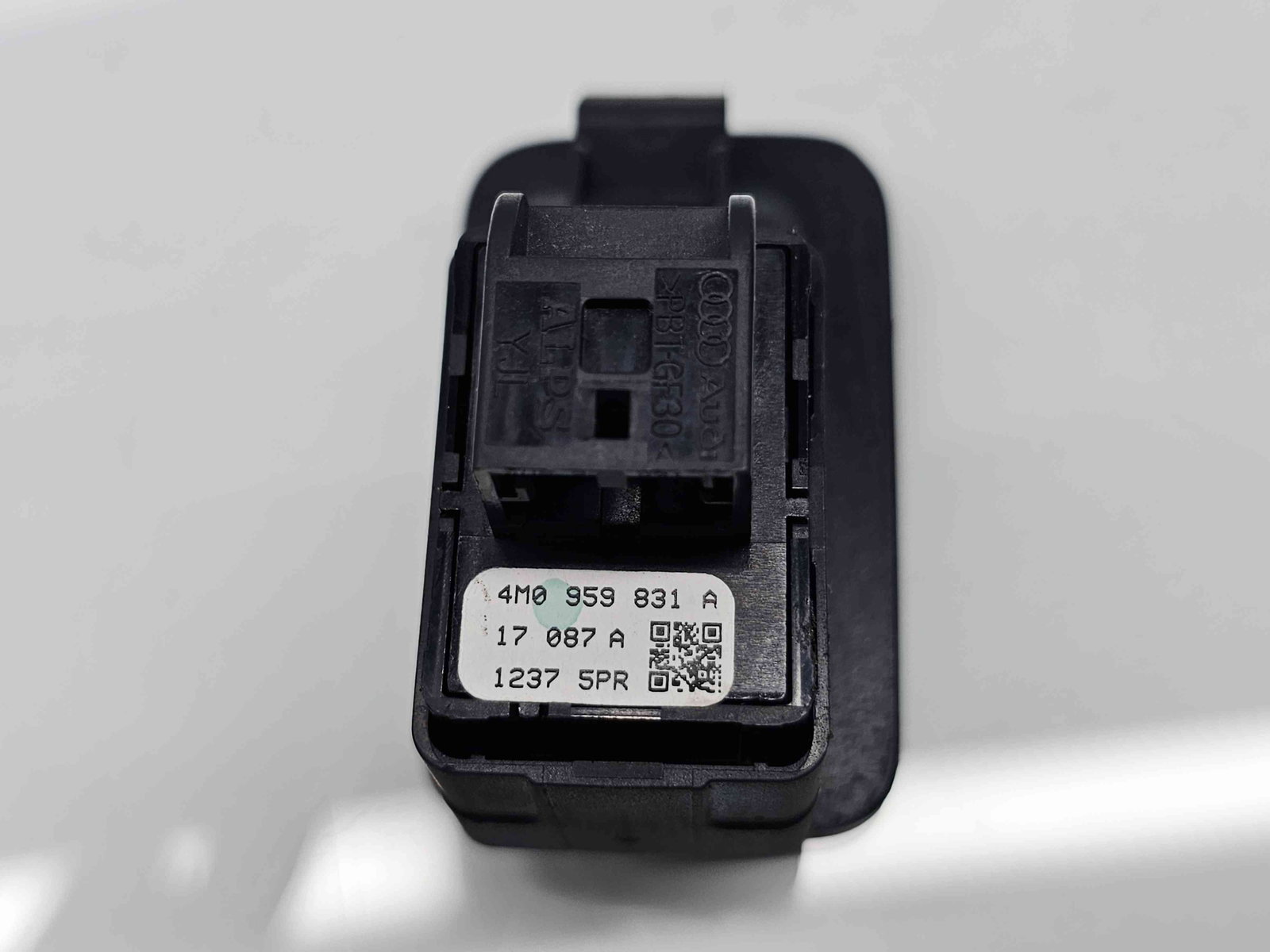 Buton deschidere portbagaj Audi A4 (8W2, B9) [Fabr 2015-2023] 4M0959831A - imagine 3