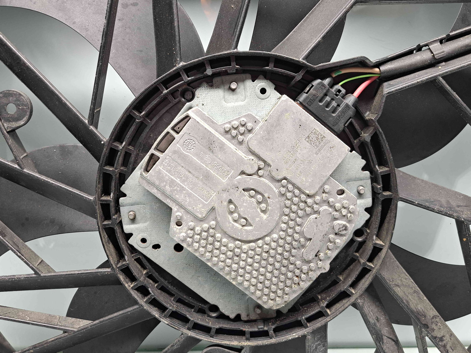 Electroventilator Bmw 5 (F10) [Fabr 2011-2016] 7633273-01 2.0 N47D20 135KW / 184CP - imagine 3