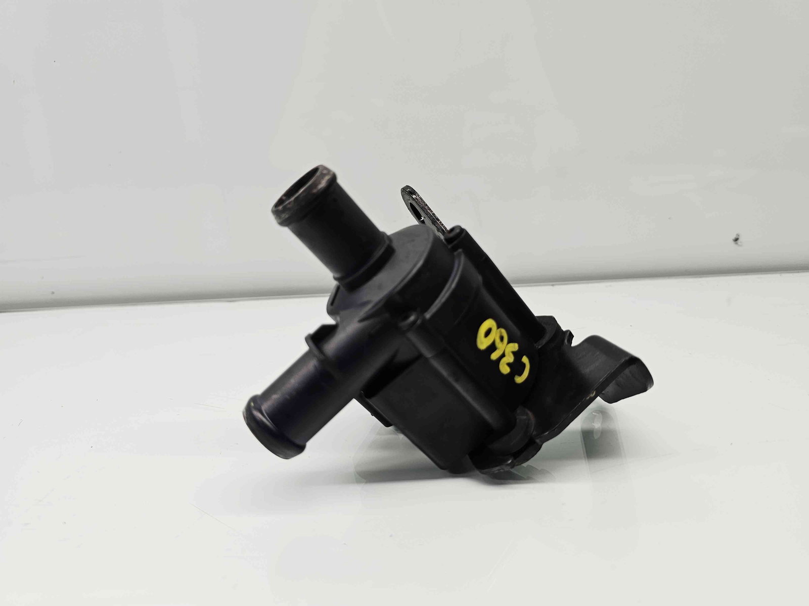 Pompa recirculare apa Audi A4 (8W2, B9) [Fabr 2015-2023] 5Q0965561B 2.0 TDI DETA 140KW / 190CP - imagine 2