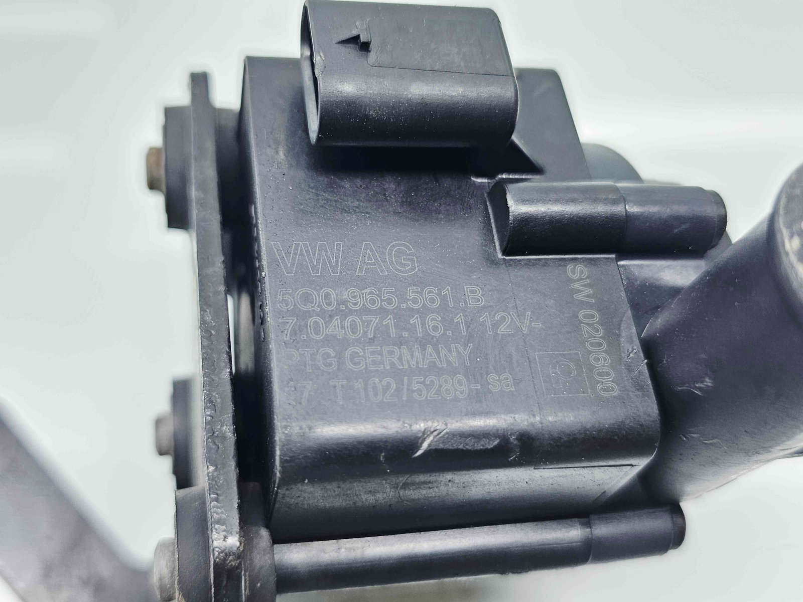 Pompa recirculare apa Audi A4 (8W2, B9) [Fabr 2015-2023] 5Q0965561B 2.0 TDI DETA 140KW / 190CP - imagine 3