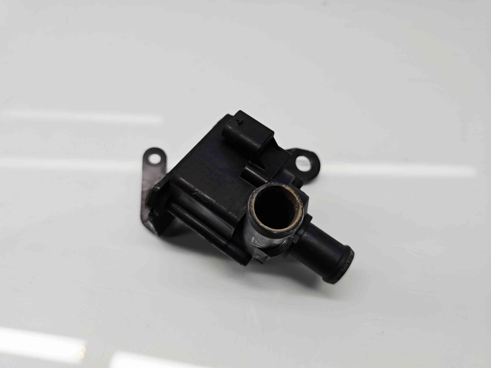 Pompa recirculare apa Audi A4 (8W2, B9) [Fabr 2015-2023] 5Q0965561B 2.0 TDI DETA 140KW / 190CP - imagine 4