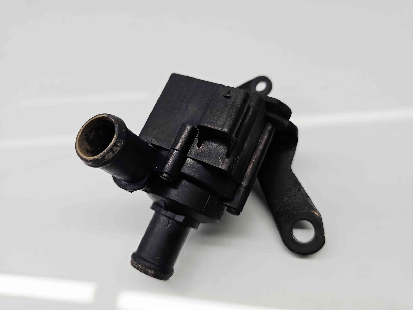 Pompa recirculare apa Audi A4 (8W2, B9) [Fabr 2015-2023] 5Q0965561B 2.0 TDI DETA 140KW / 190CP - imagine 5