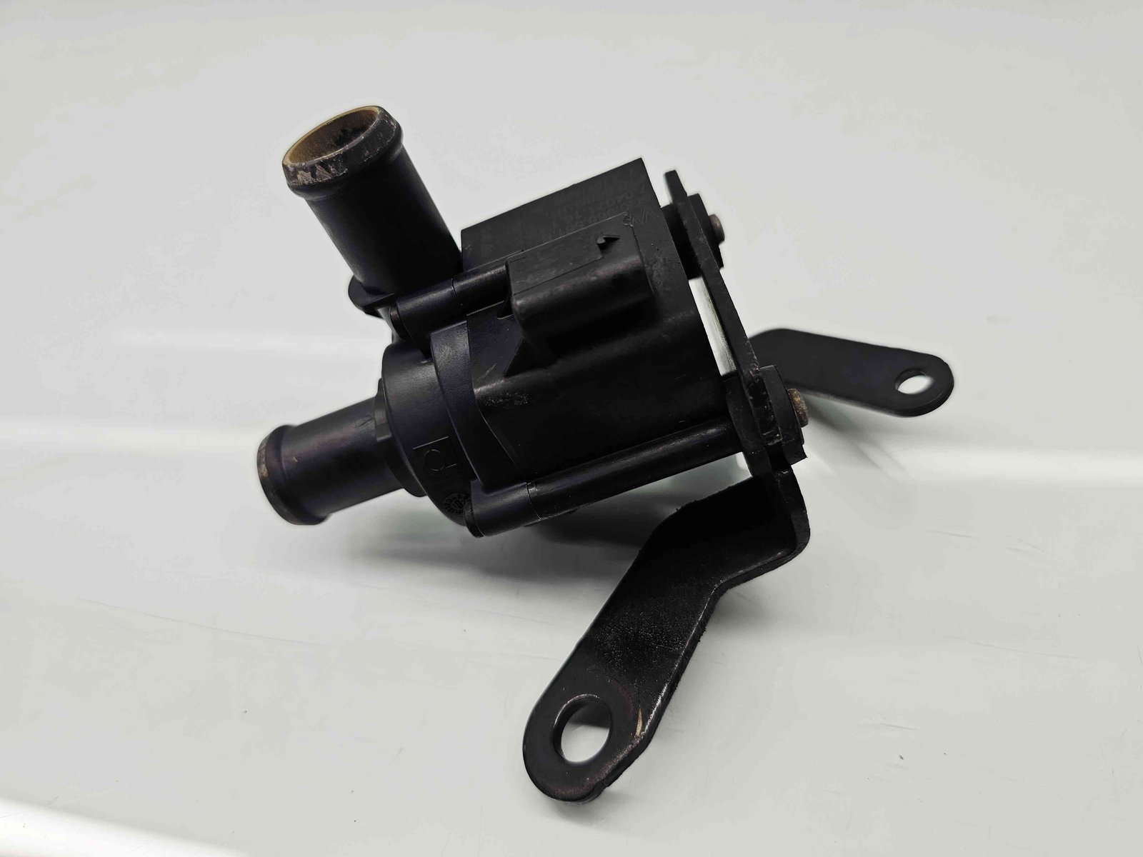 Pompa recirculare apa Audi A4 (8W2, B9) [Fabr 2015-2023] 5Q0965561B 2.0 TDI DETA 140KW / 190CP - imagine 6