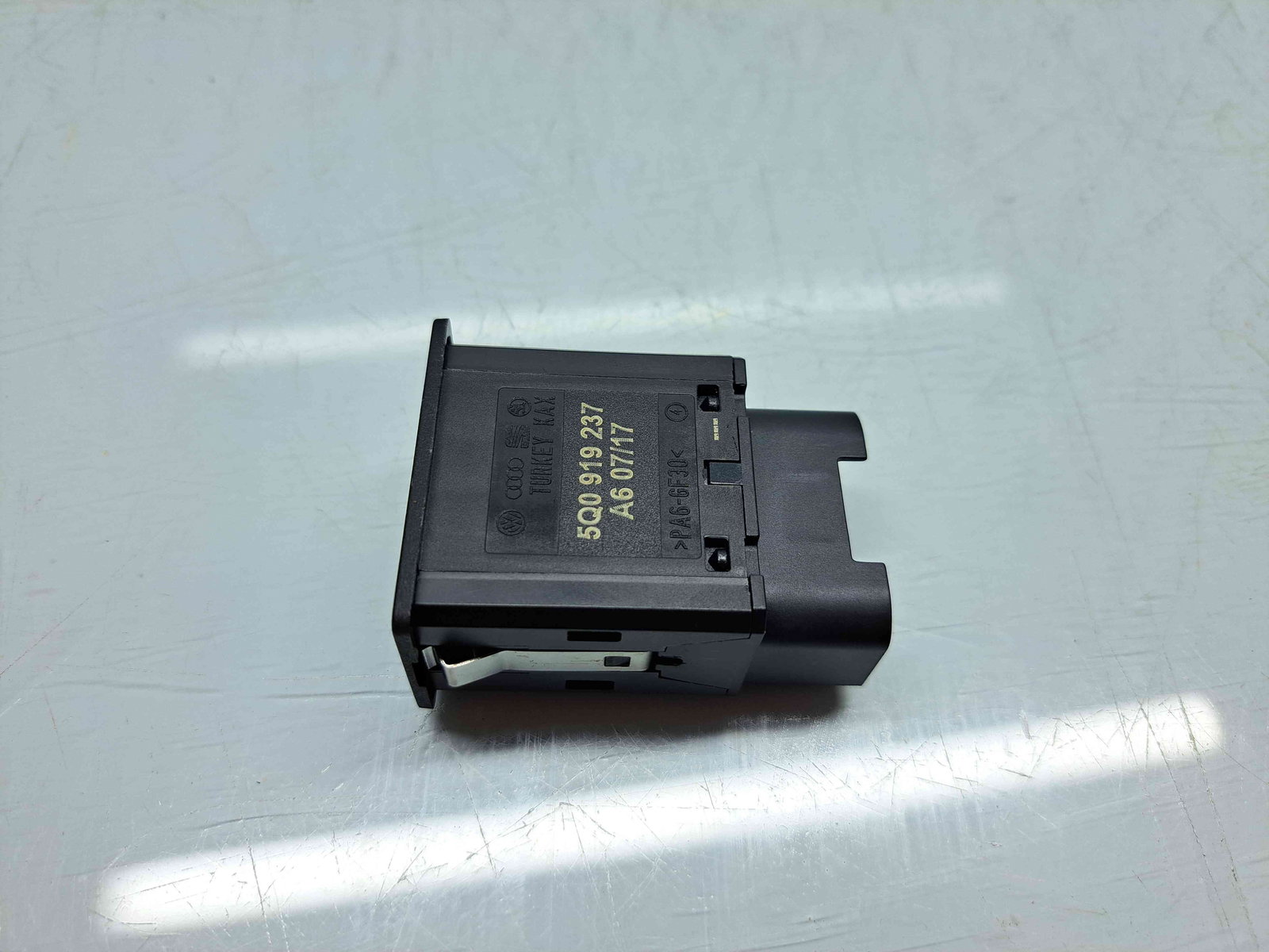 Buton ON/OFF airbag Audi A4 (8W2, B9) [Fabr 2015-2023] 5Q0919237 - imagine 1