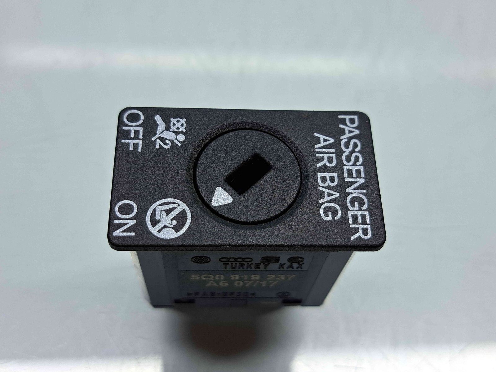 Buton ON/OFF airbag Audi A4 (8W2, B9) [Fabr 2015-2023] 5Q0919237 - imagine 3