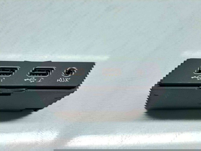  Conector auxiliar USB  AUDI A5 Sportback (F5A, 9T) [Fabr 2016-prezent] 8W0035736