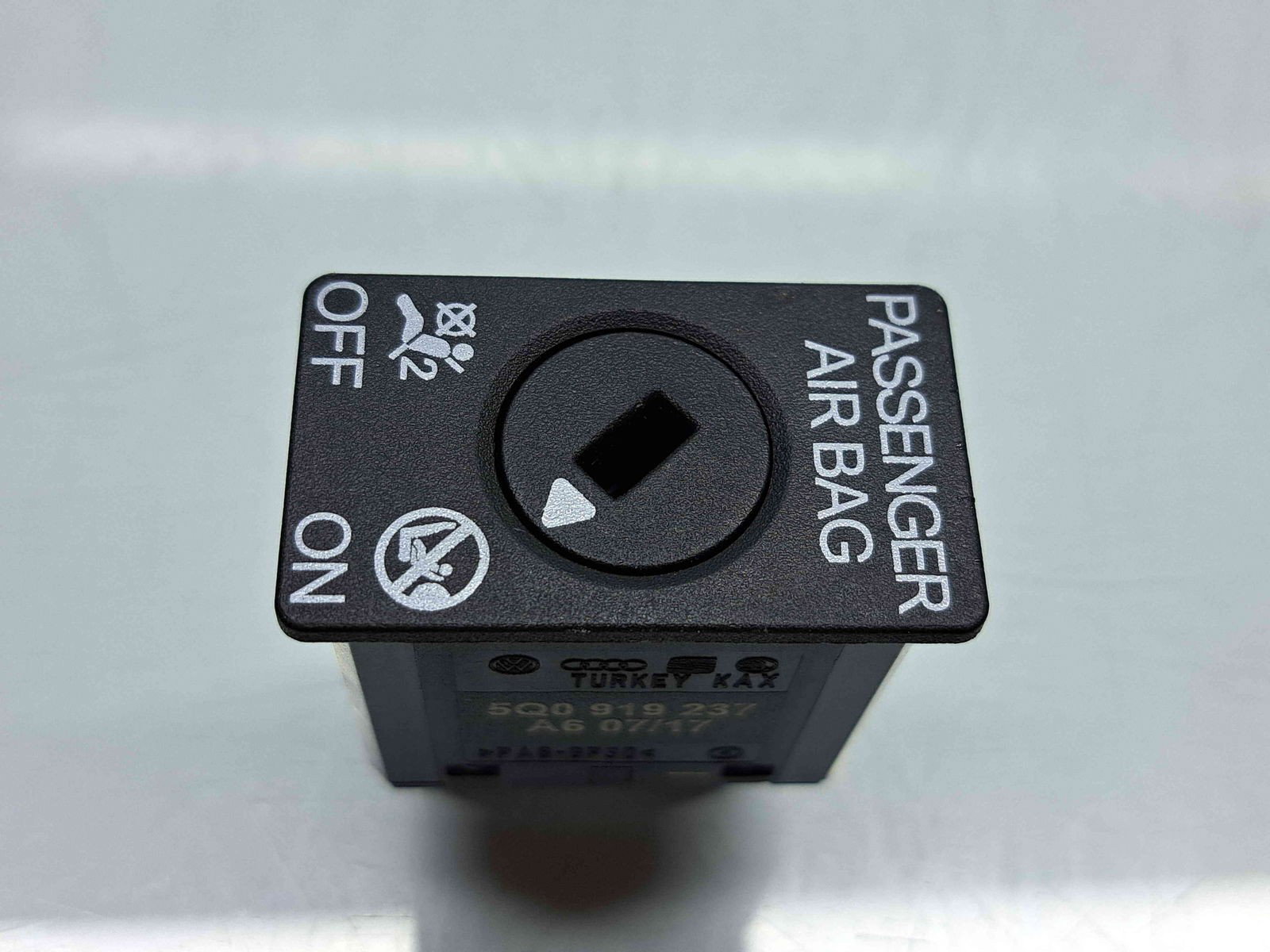 Buton ON/OFF airbag AUDI A5 Sportback (F5A, 9T) [Fabr 2016-prezent] 5Q0919237 - imagine 3