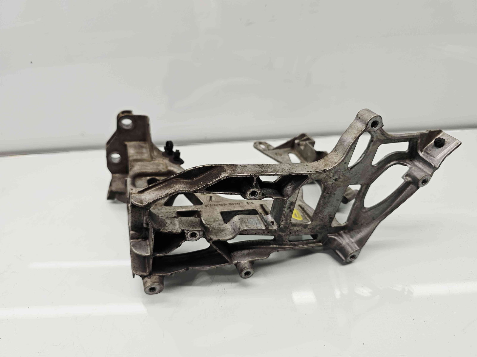 Suport far dreapta Mercedes Clasa C Combi (W205) [Fabr 2015-prezent] - imagine 4