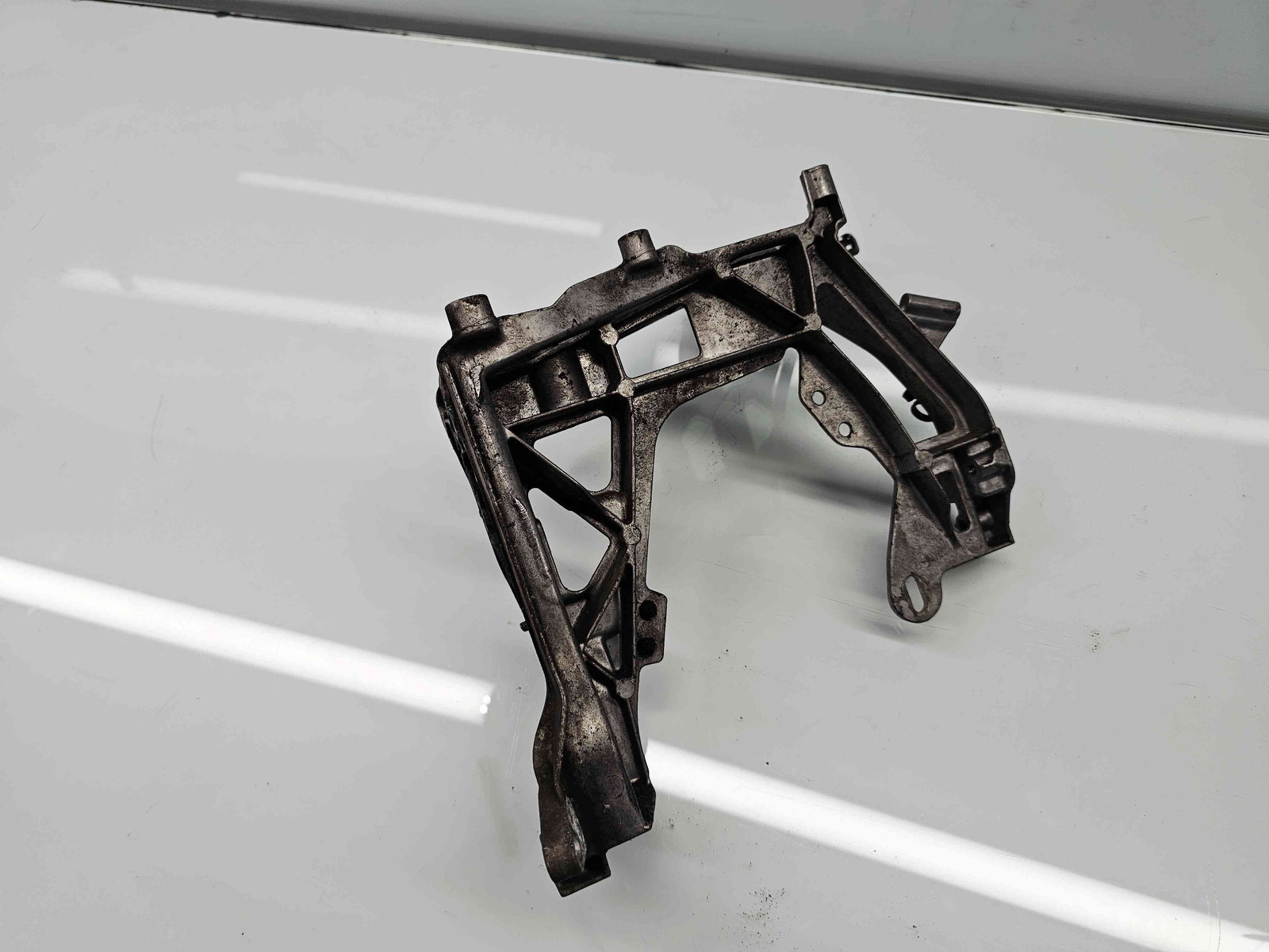 Suport far dreapta Mercedes Clasa C Combi (W205) [Fabr 2015-prezent] - imagine 5