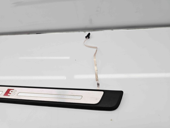 Ornament prag dreapta fata Audi A4 (8W2, B9) [Fabr 2015-2023]