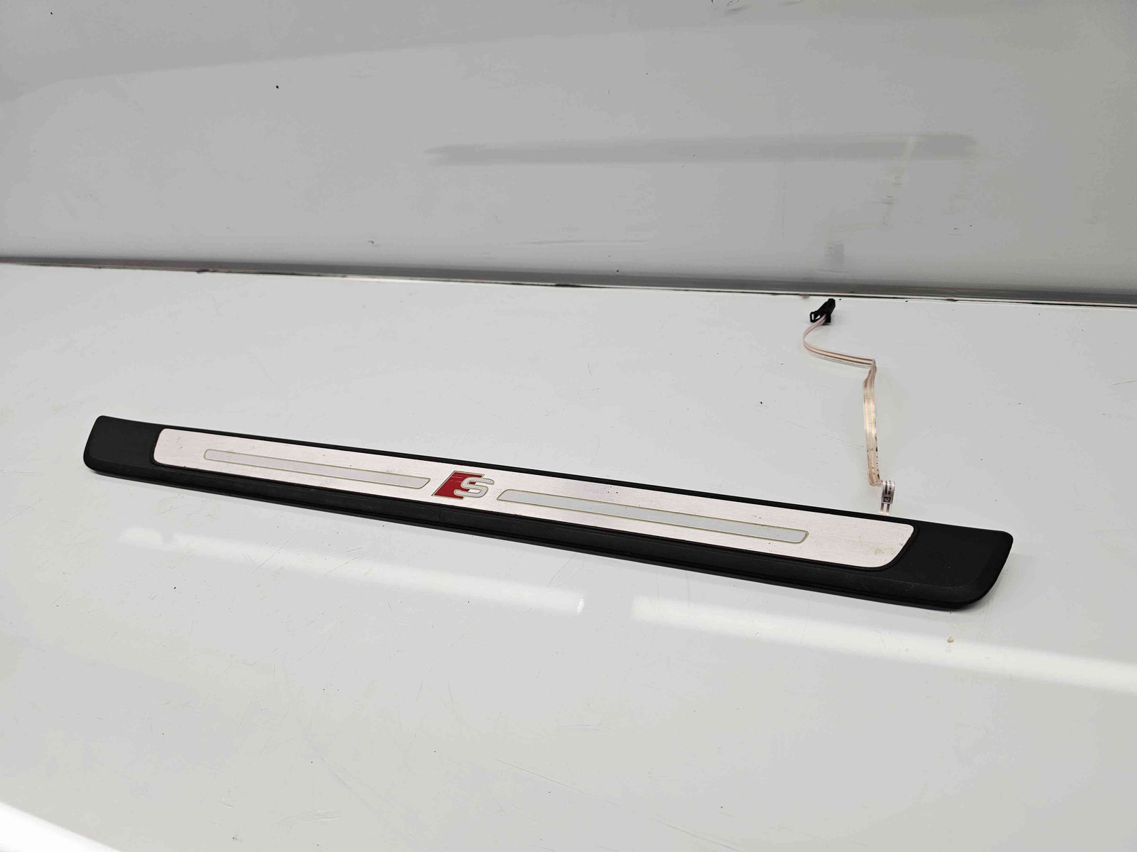 Ornament prag dreapta fata Audi A4 (8W2, B9) [Fabr 2015-2023] - imagine 3