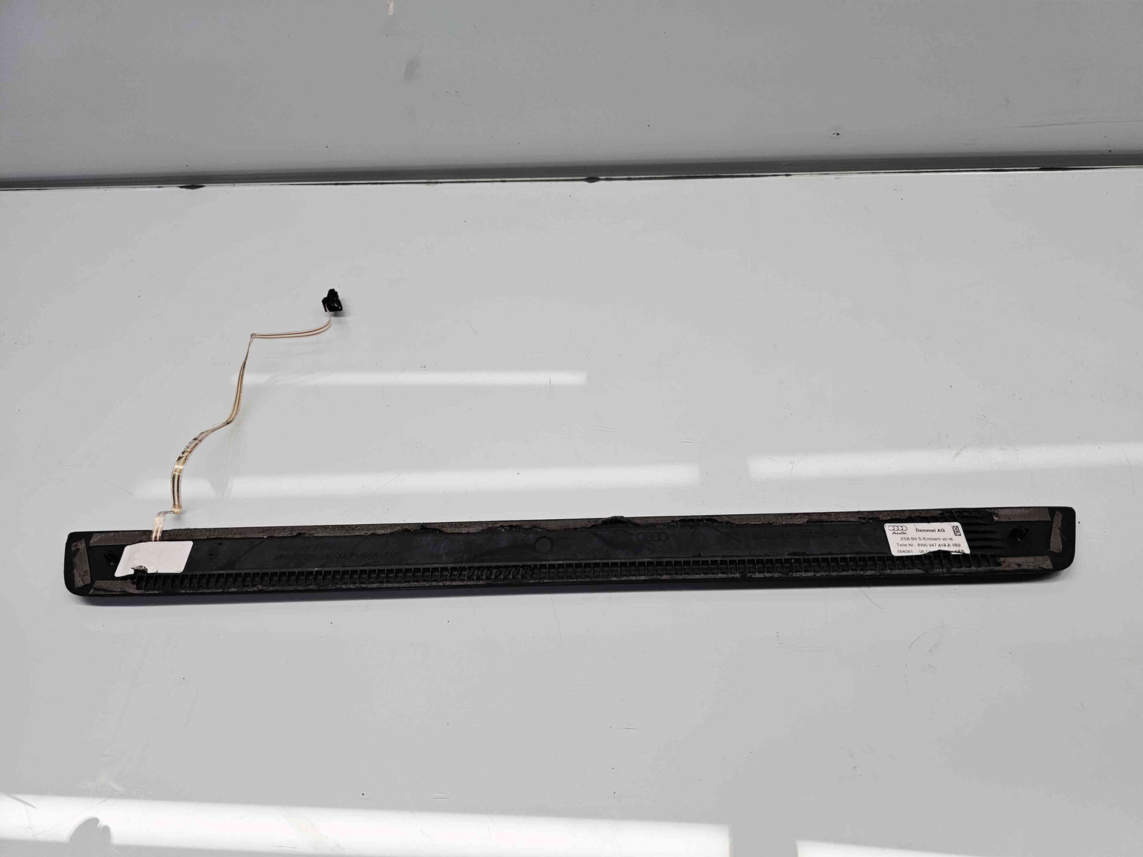 Ornament prag dreapta fata Audi A4 (8W2, B9) [Fabr 2015-2023] - imagine 4