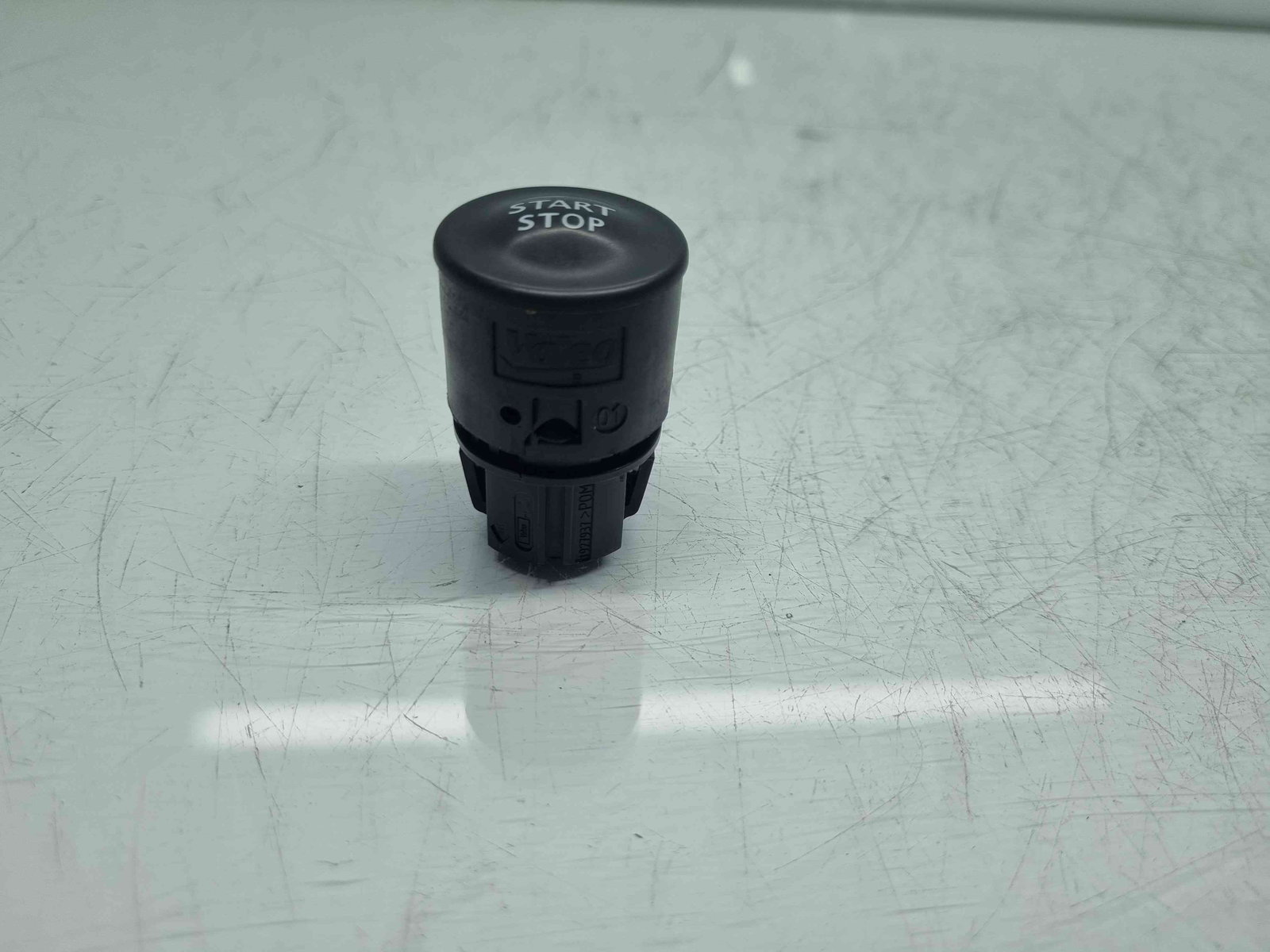 Buton START/STOP Renault Clio 4 (B98) Hatchback [Fabr 2012-2020] 1927937 - imagine 1