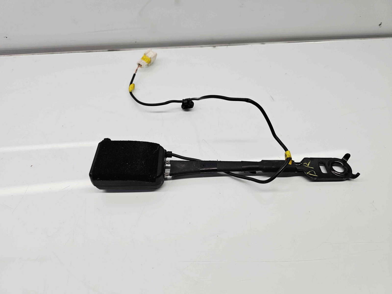 Capsa centura dreapta fata Peugeot 308 [Fabr 2007-2013] OEM - imagine 1